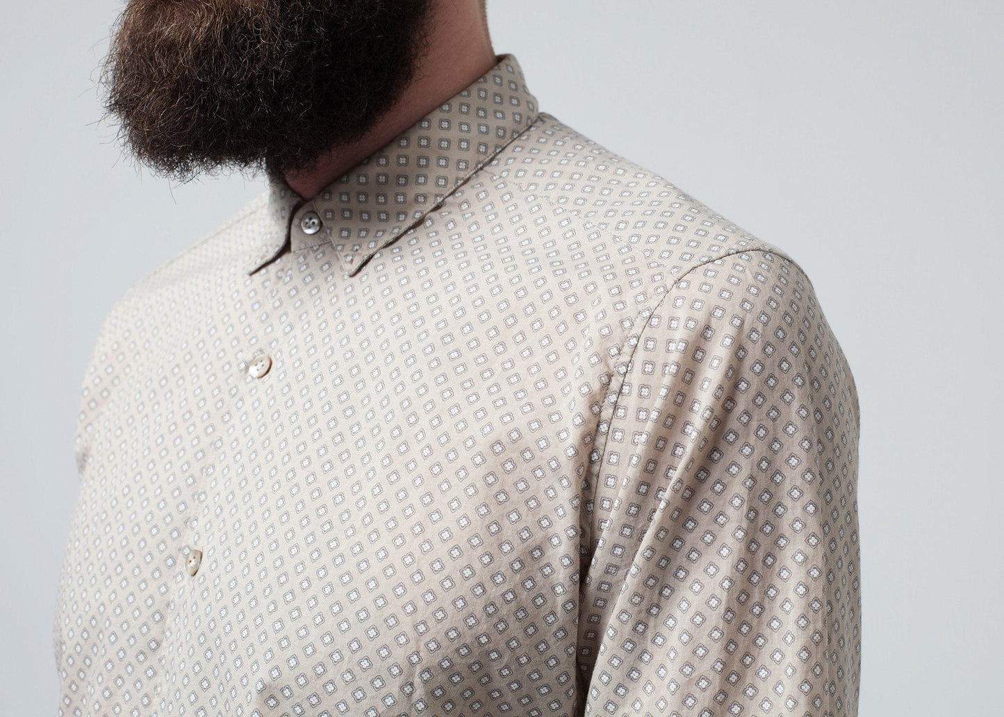 Boutonné à motifs en beige