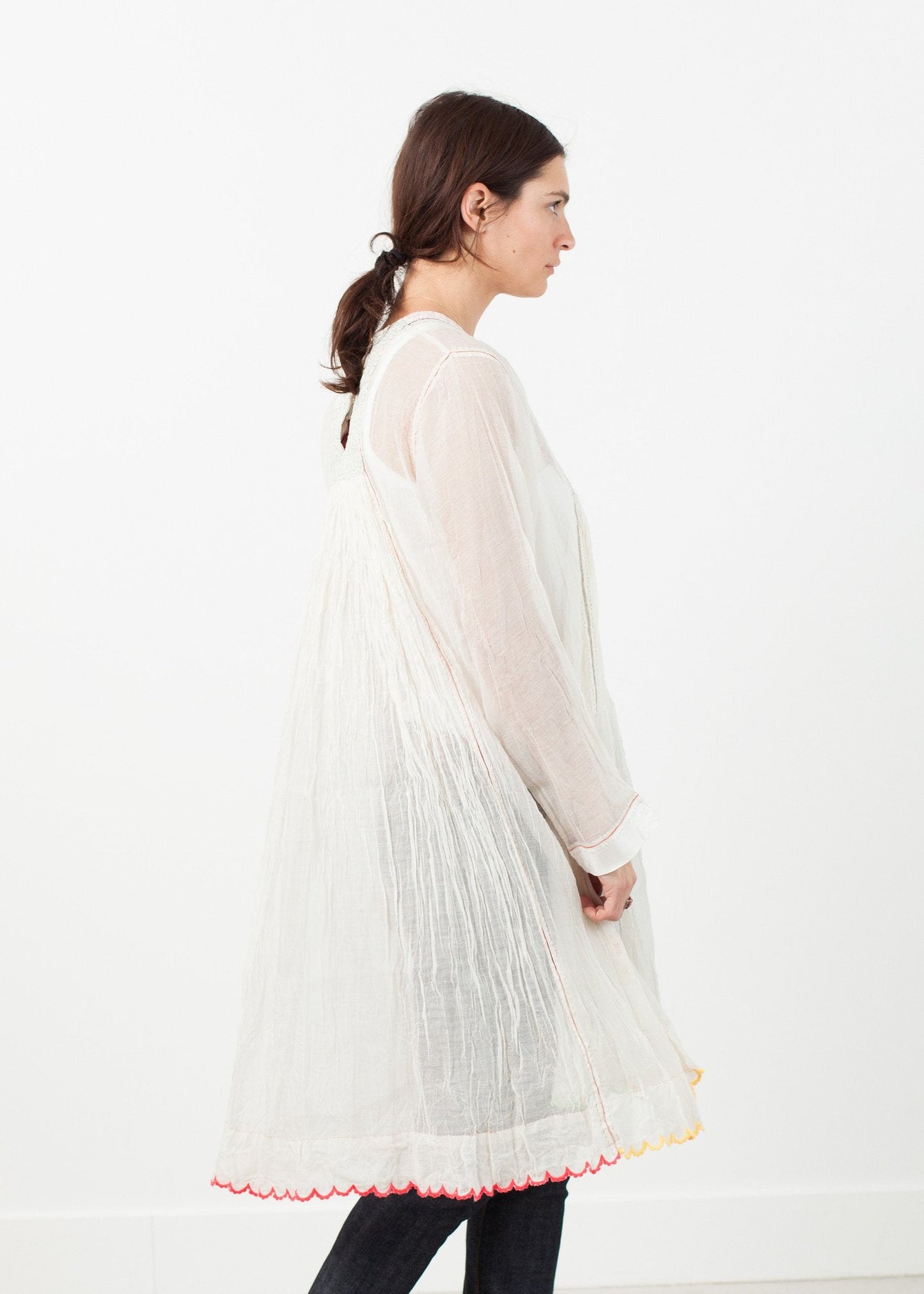 Rosa Trägerkleid in Weiß