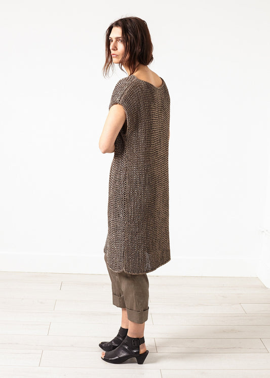 Cila Pullover im Schlamm