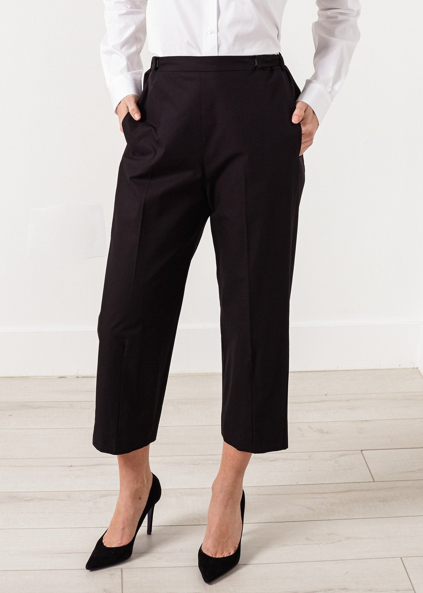 Pantalón ancho cropped en negro