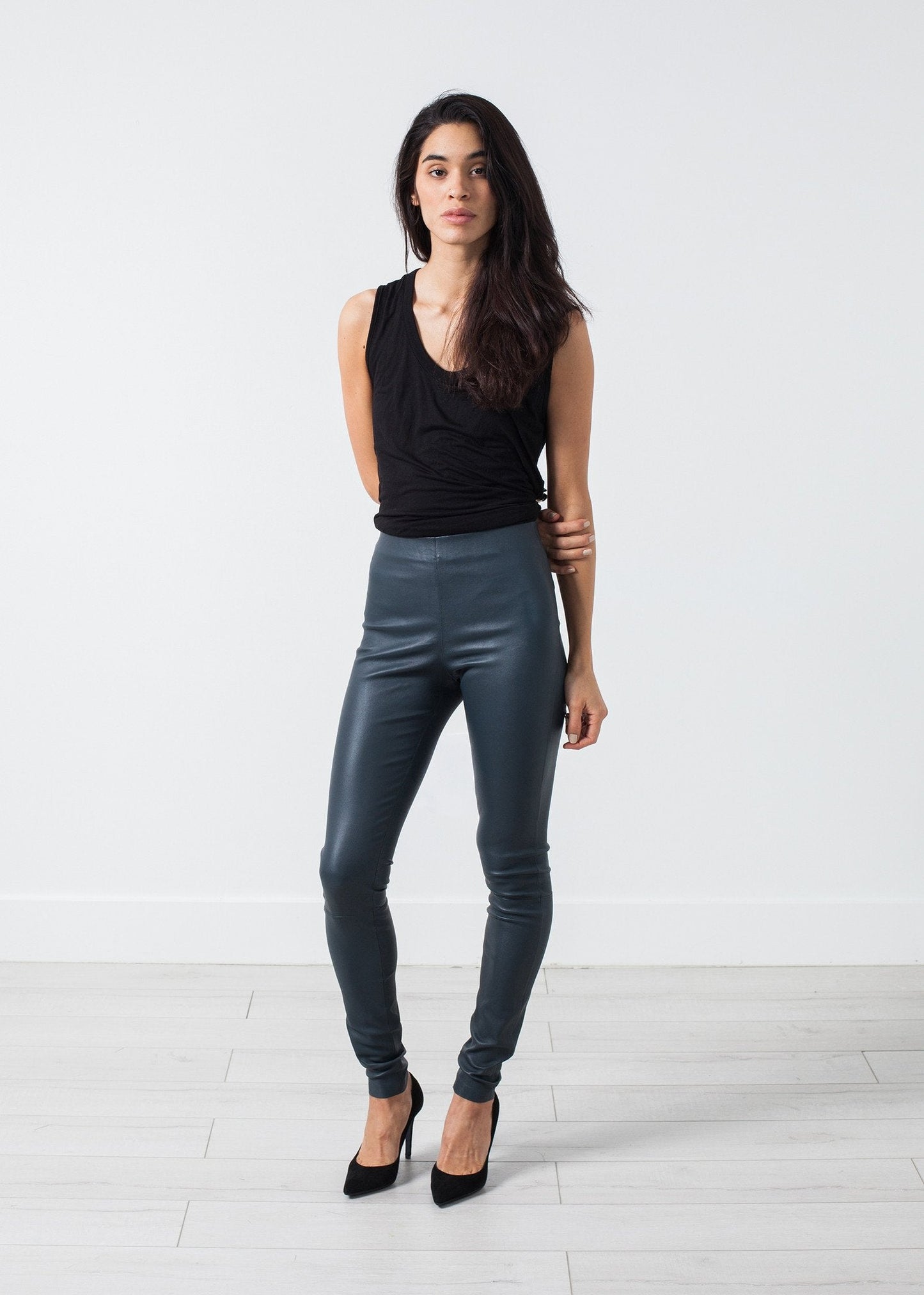 Pantalon en cuir Elenaso en gris froid