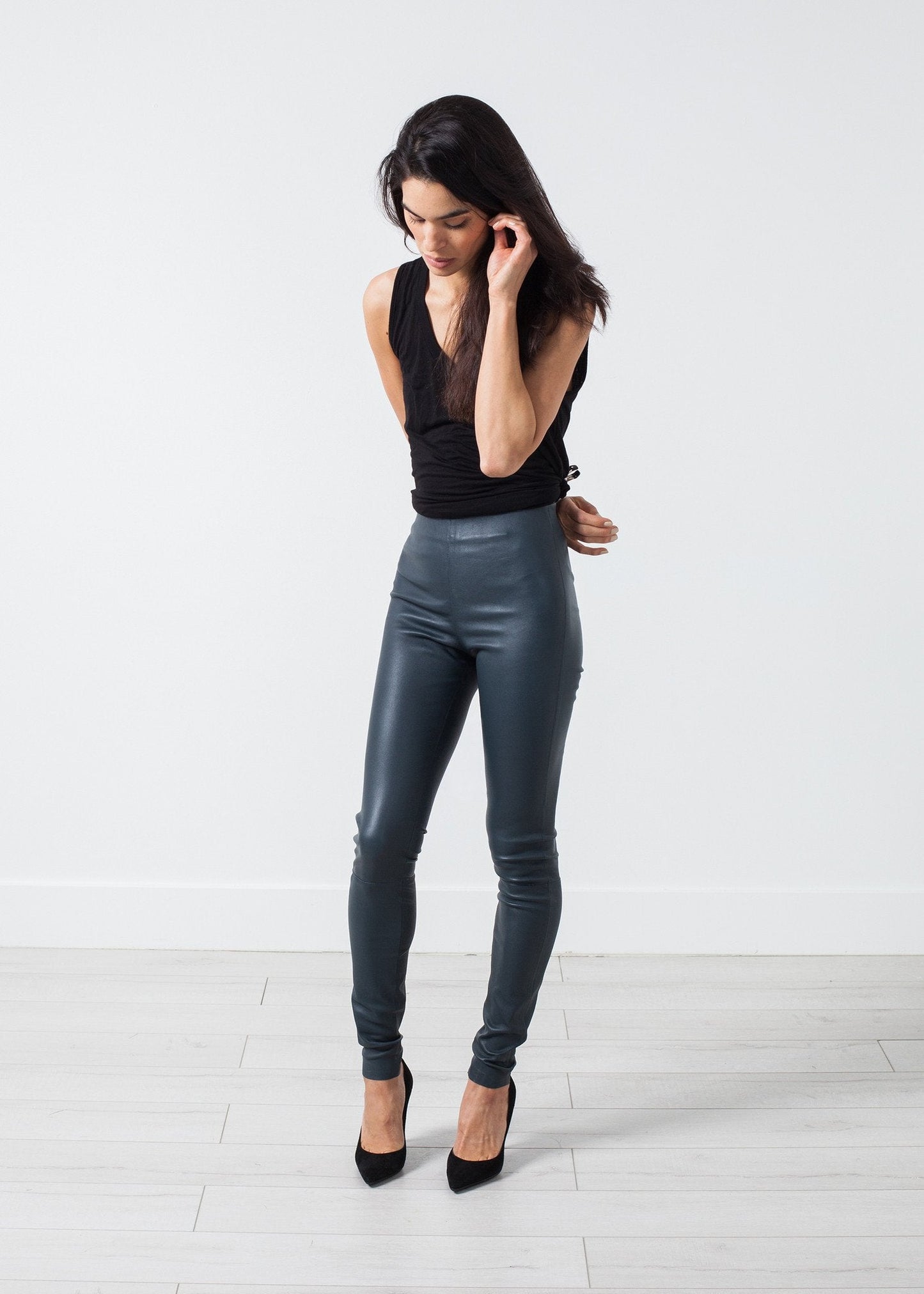 Pantalon en cuir Elenaso en gris froid