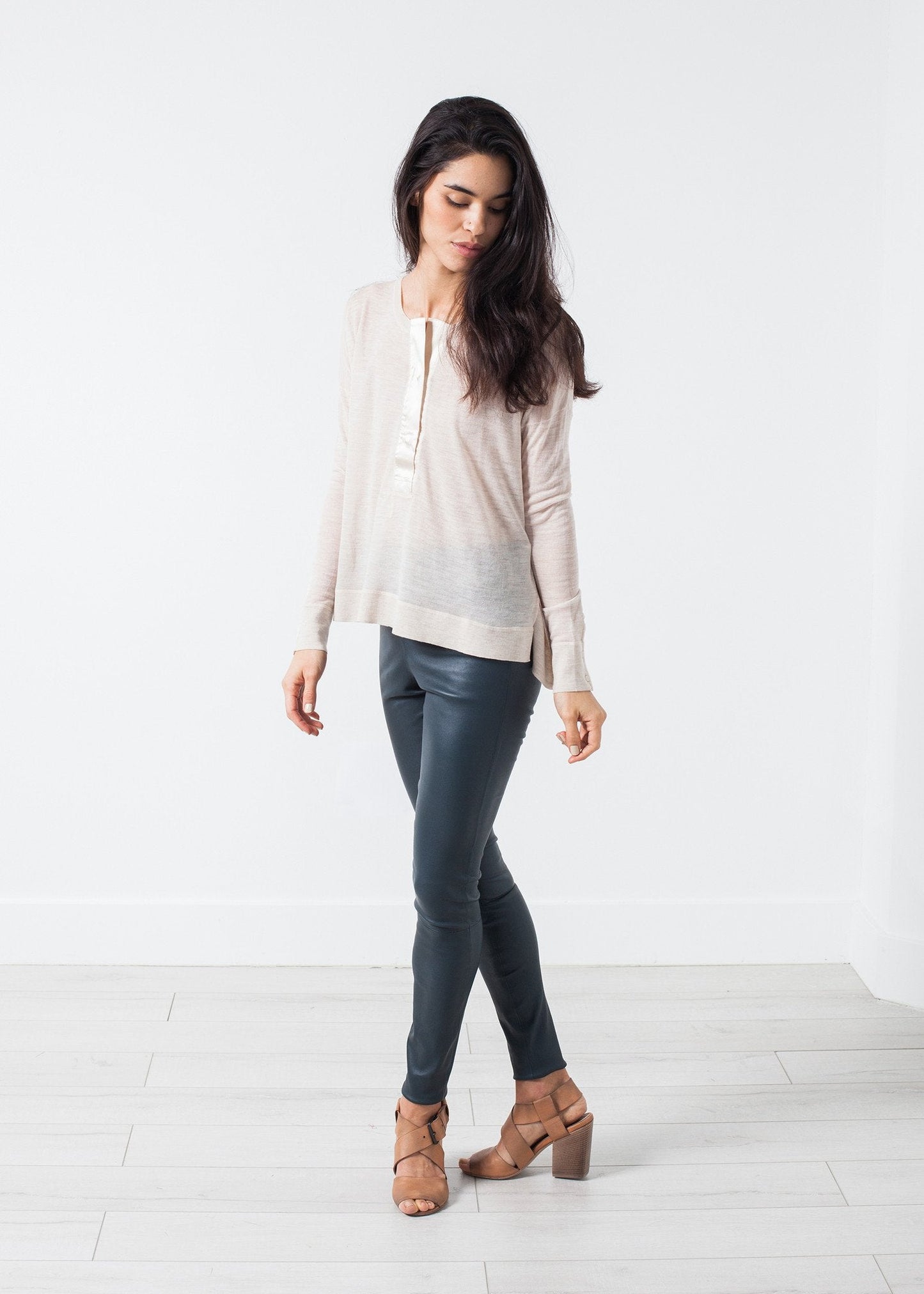 Pantalon en cuir Elenaso en gris froid