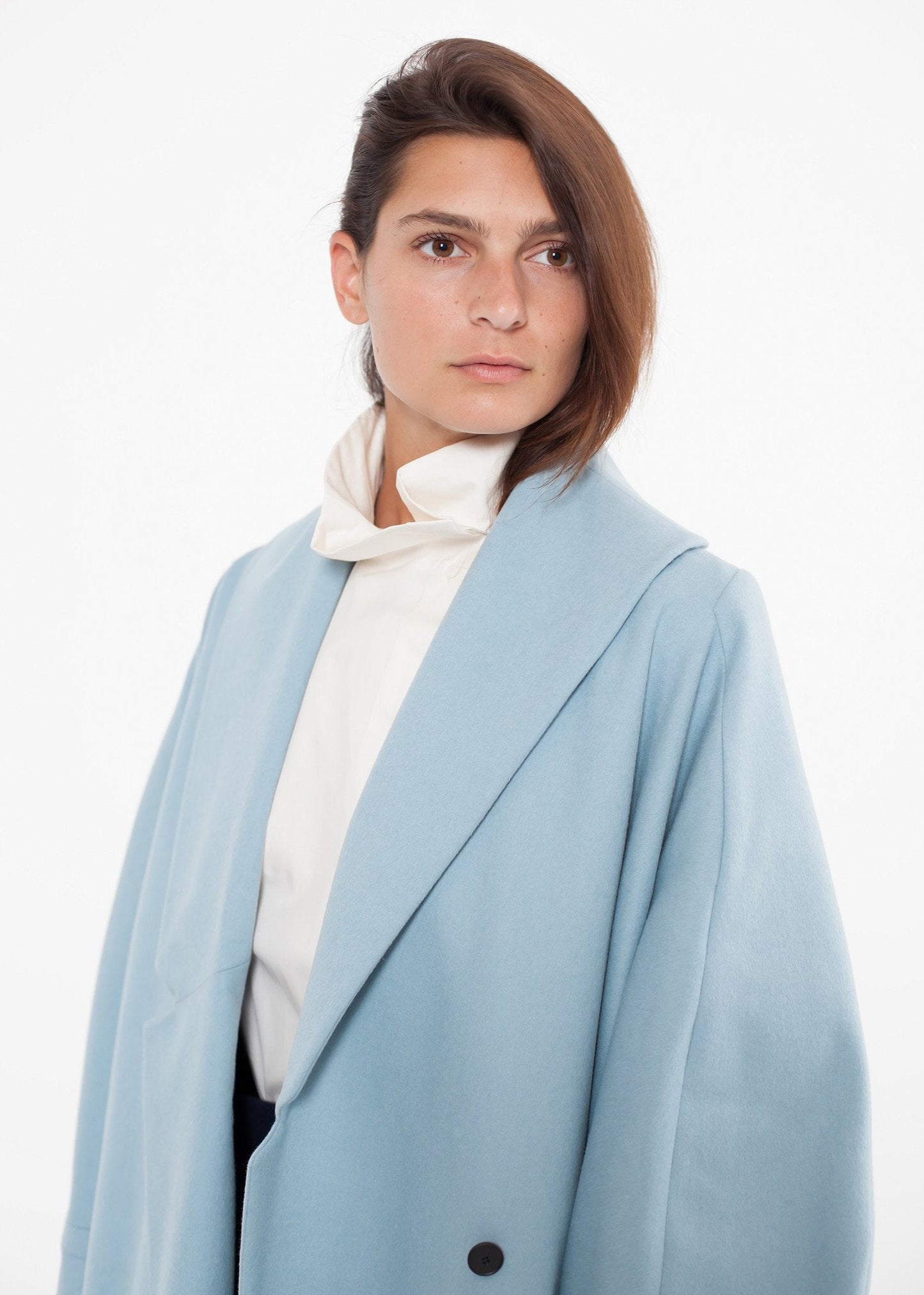 Poplinblus med full krage i Off White 