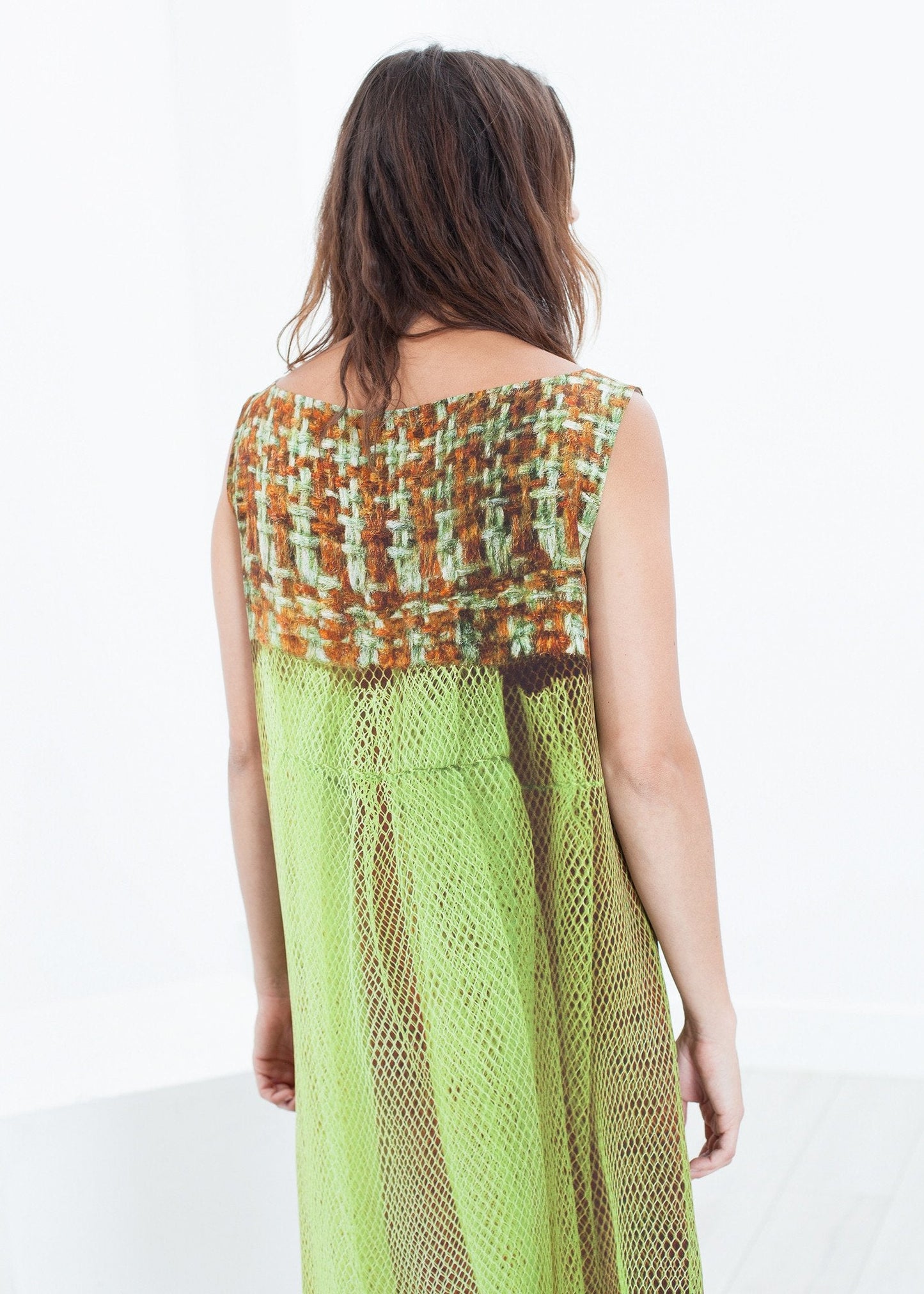 Vestido recto de seda en tweed y red 
