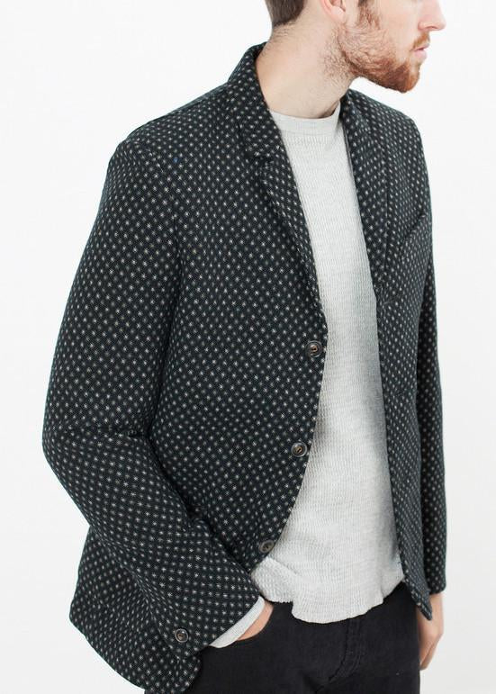 Serra Blazer nella foresta