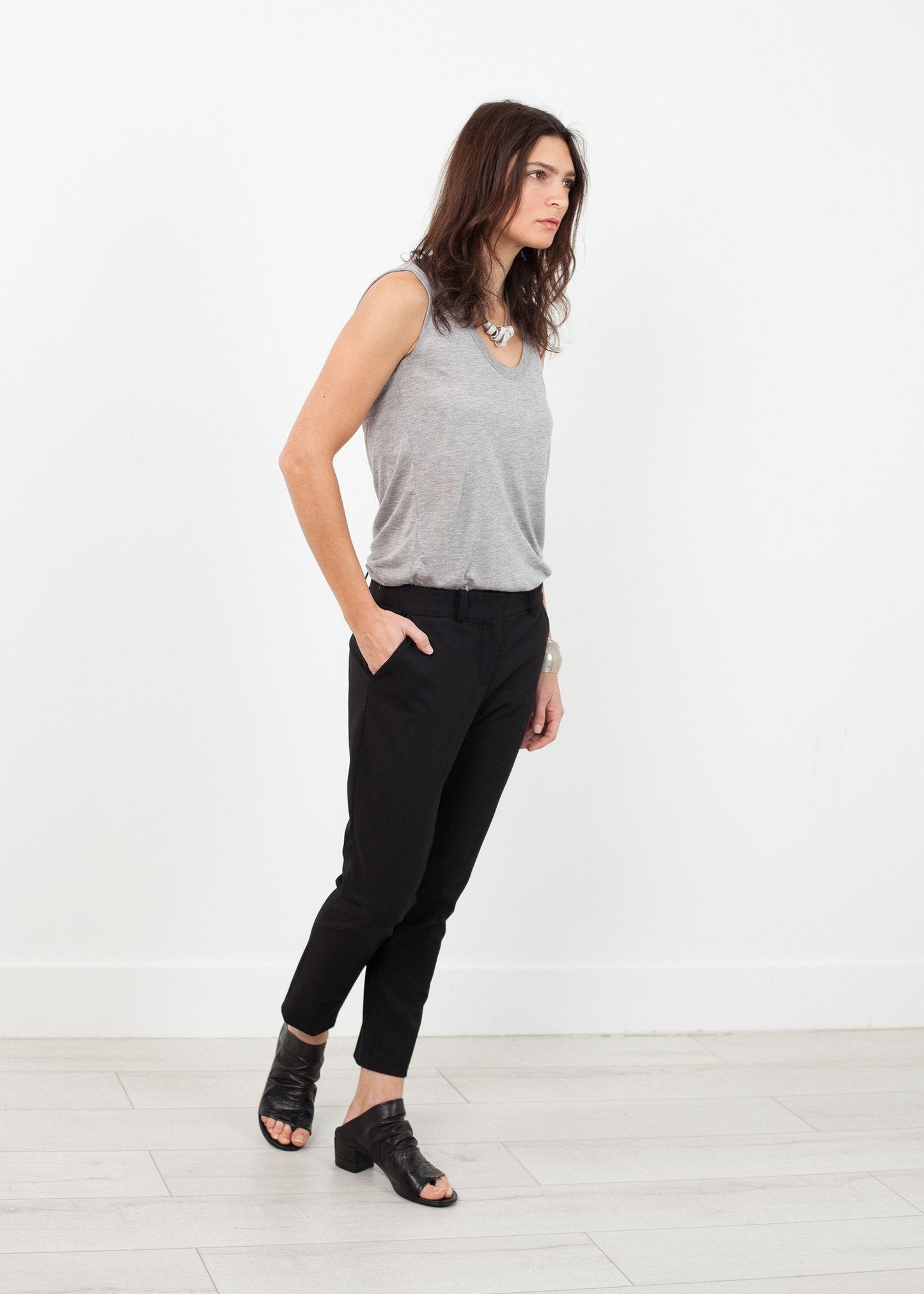 Pantalon ajusté extensible en noir