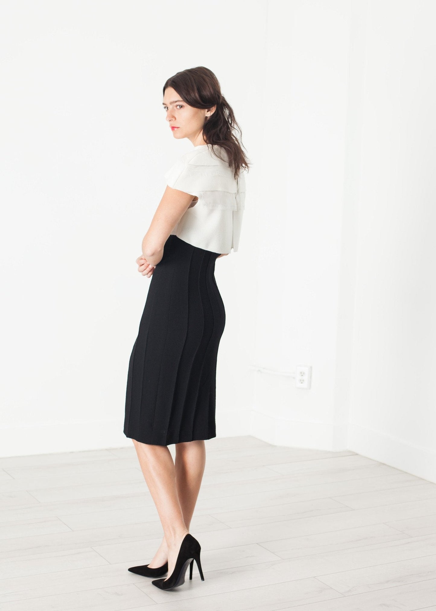 Vestido a capas en contraste en crema/negro