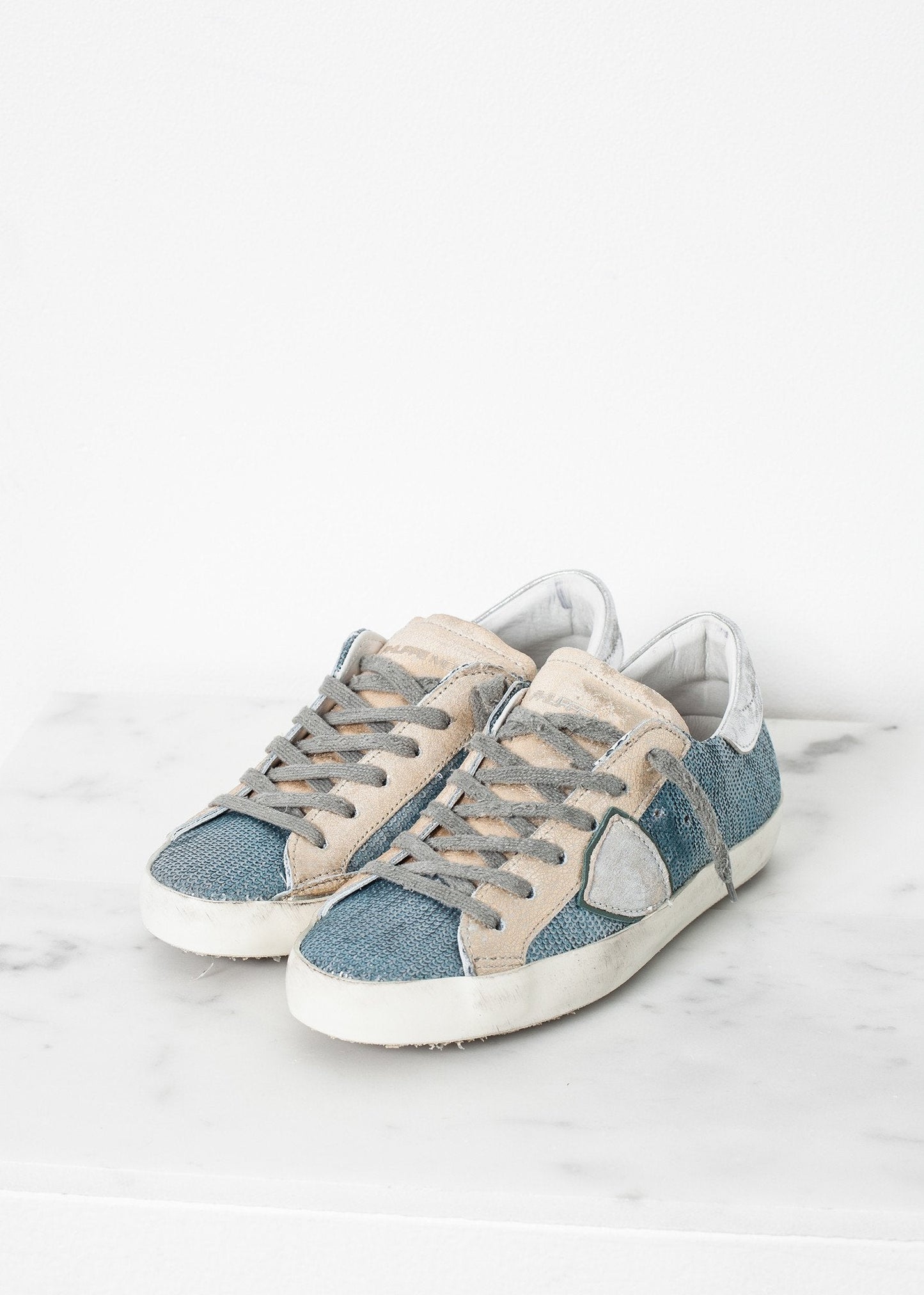 Sneaker bassa con paillettes metallizzate