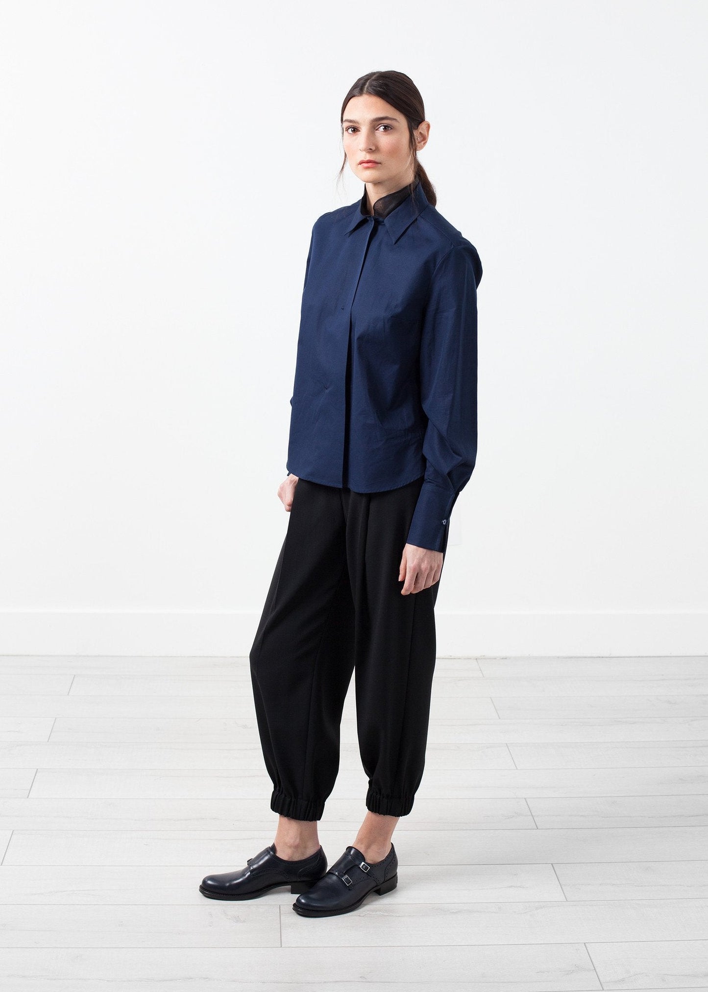 Col boutonné en soie transparente