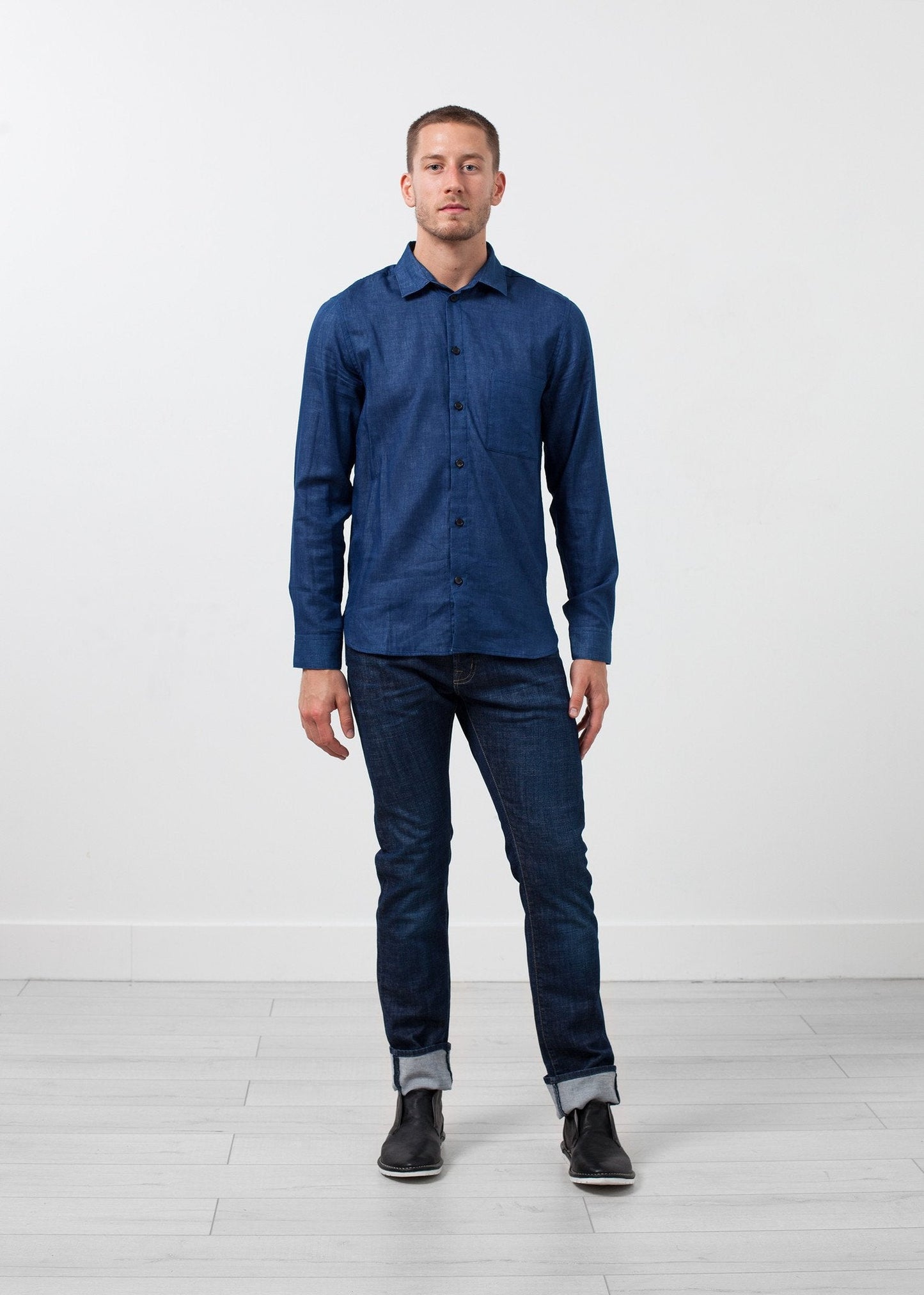 Lässiges Indigo-Hemd