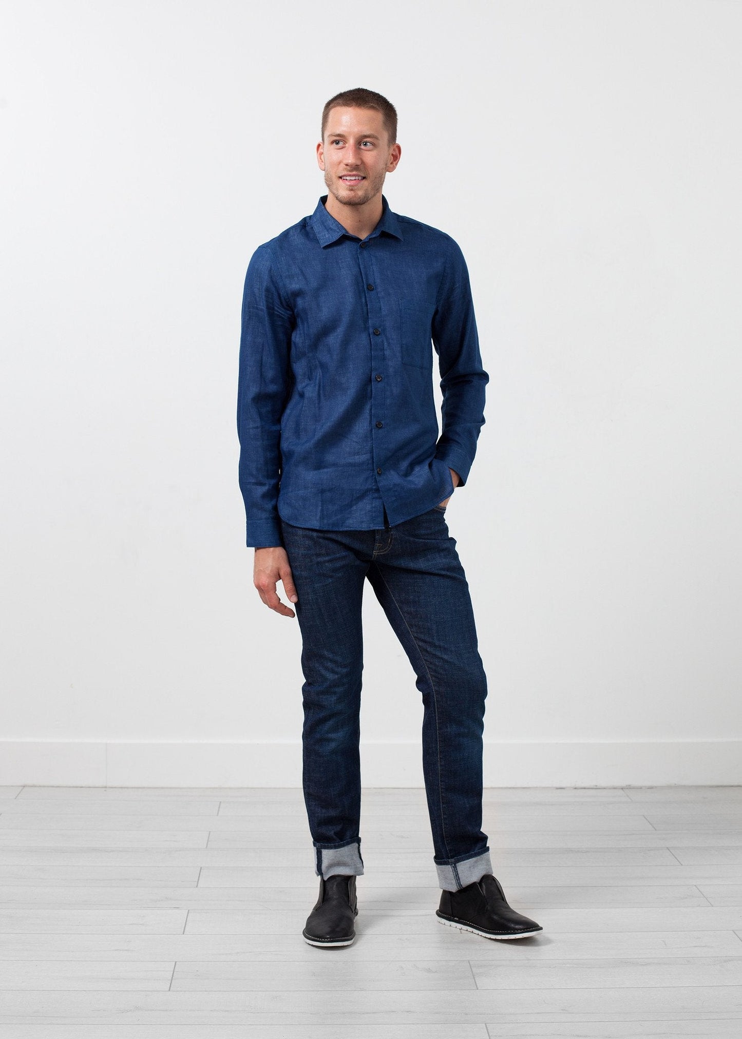 Lässiges Indigo-Hemd