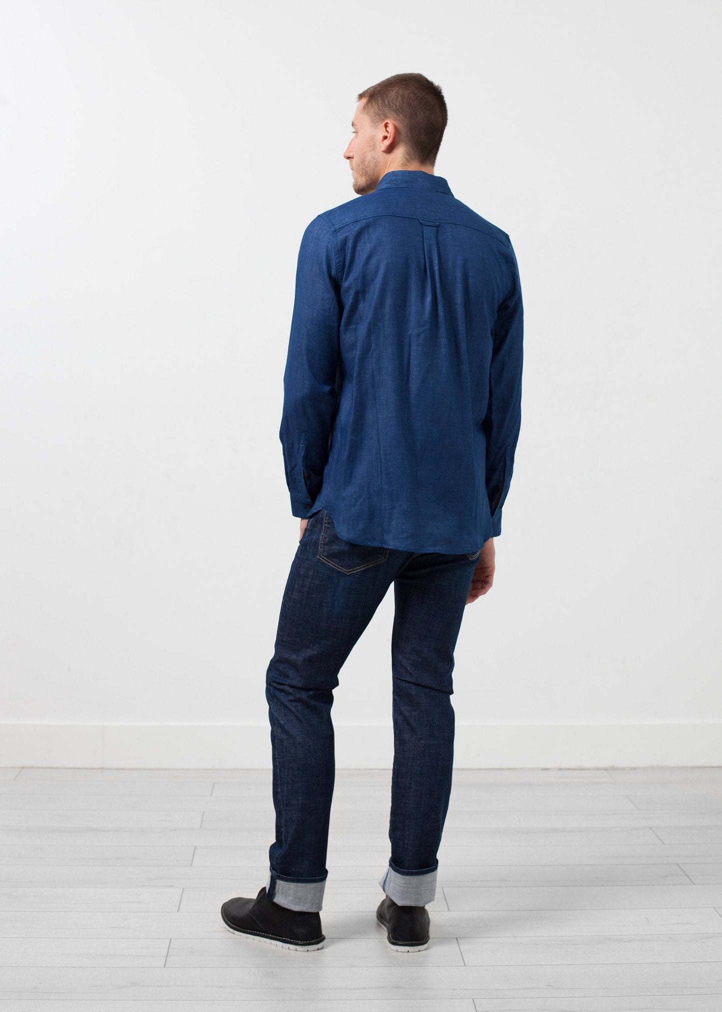 Lässiges Indigo-Hemd