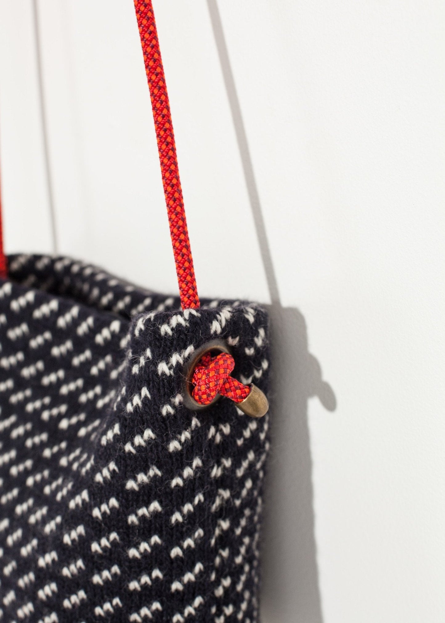 Pochette d'épaule en laine en noir/blanc