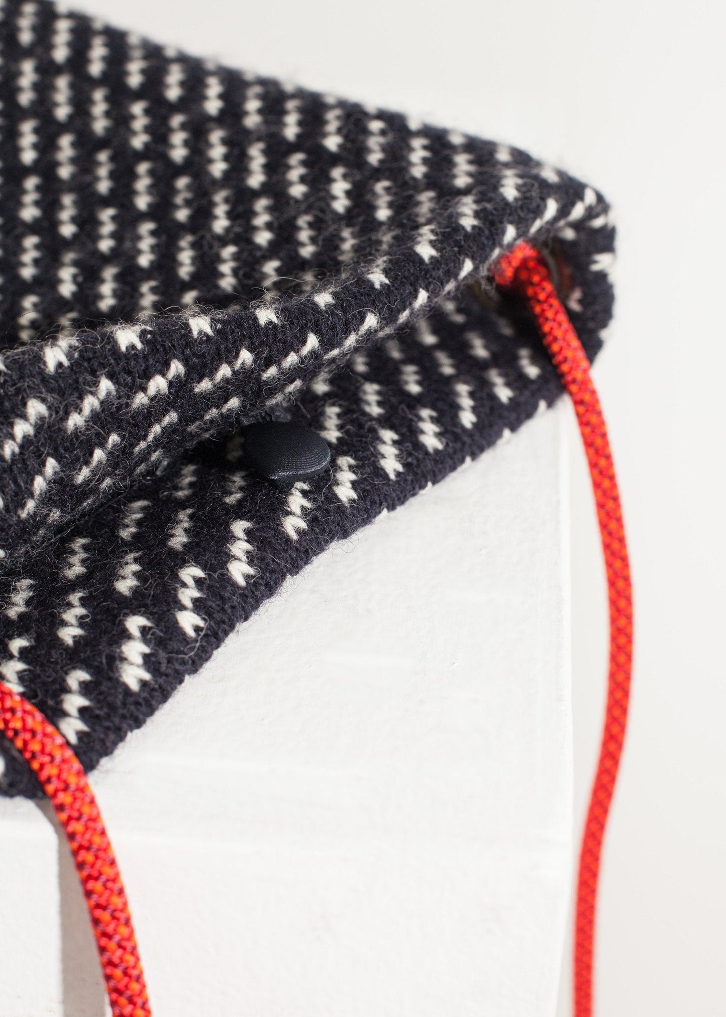 Pochette d'épaule en laine en noir/blanc